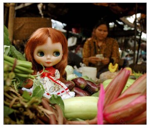 It seems that the shopkeeper didn't feel bothered by Ginger's appearance among her vegetables