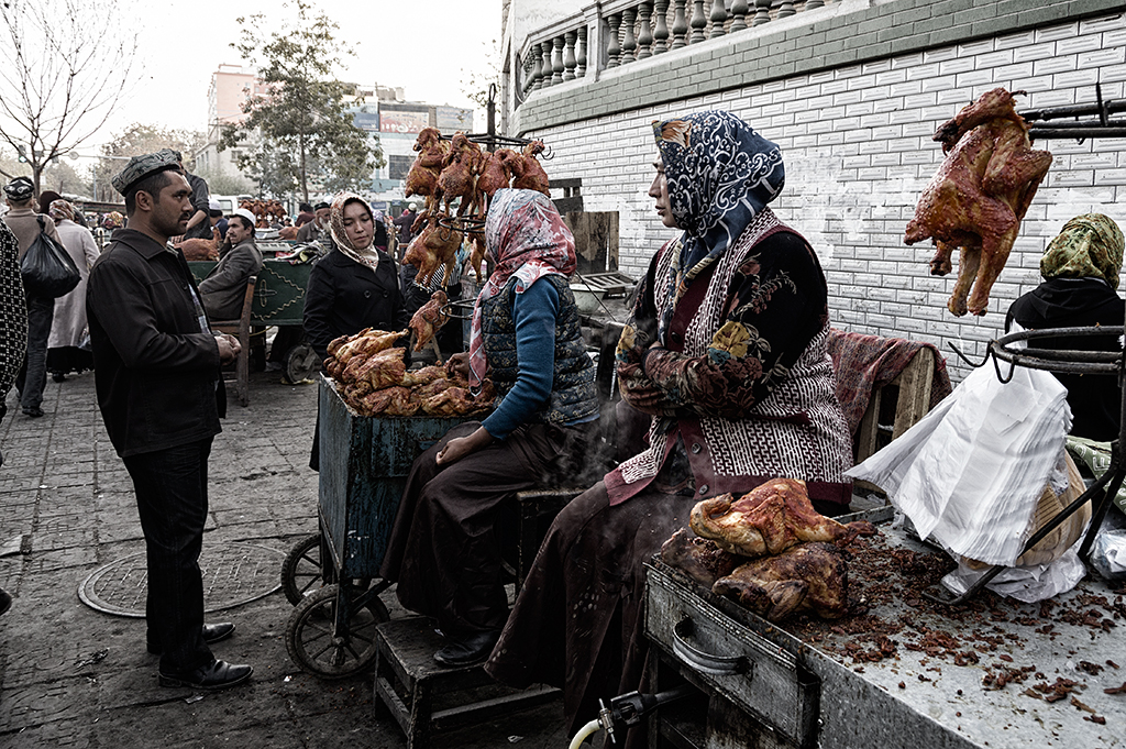 Roasted chicken stall. Hotan is predominantly Muslims. Pork and non-halal food were not sold at this market.