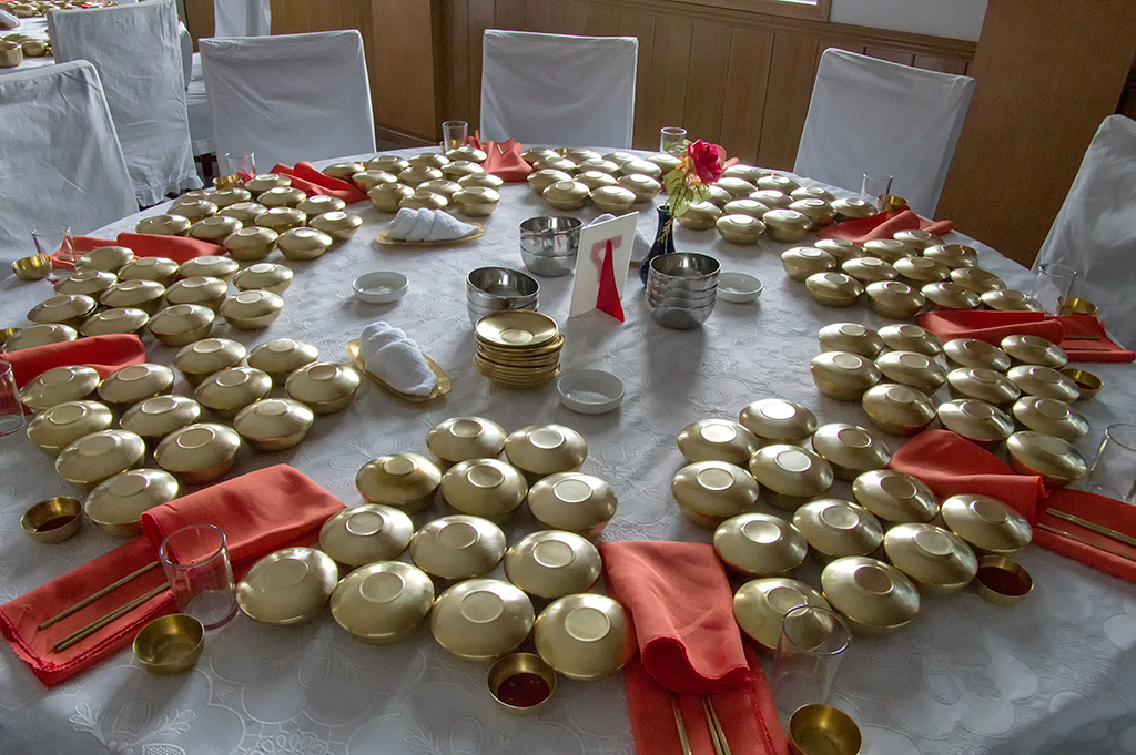 A typical serving for Kaesong cuisine. 